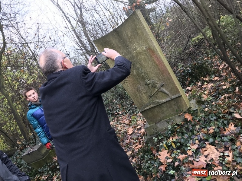 Zdjęcie w galerii na portalu naszraciborz.pl: Miasto i młodzież z poprawczaka wsparło Stowarzyszenie Odra 1945  wiadomości z regionu
