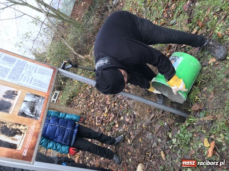 Zdjęcie w galerii na portalu naszraciborz.pl: Miasto i młodzież z poprawczaka wsparło Stowarzyszenie Odra 1945  wiadomości z regionu