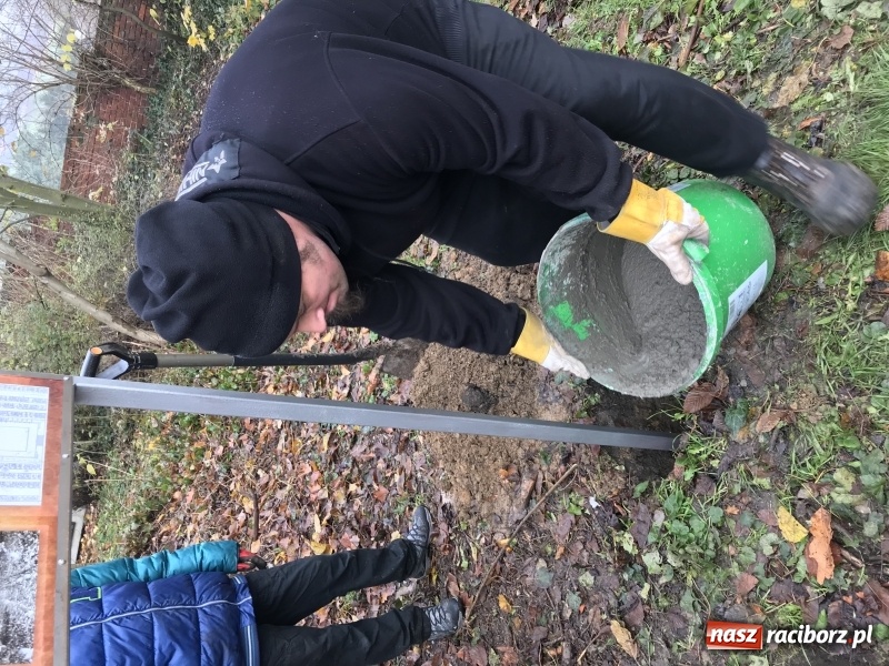 Zdjęcie w galerii na portalu naszraciborz.pl: Miasto i młodzież z poprawczaka wsparło Stowarzyszenie Odra 1945  wiadomości z regionu