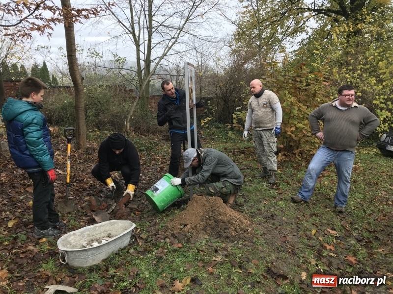 Zdjęcie w galerii na portalu naszraciborz.pl: Miasto i młodzież z poprawczaka wsparło Stowarzyszenie Odra 1945  wiadomości z regionu