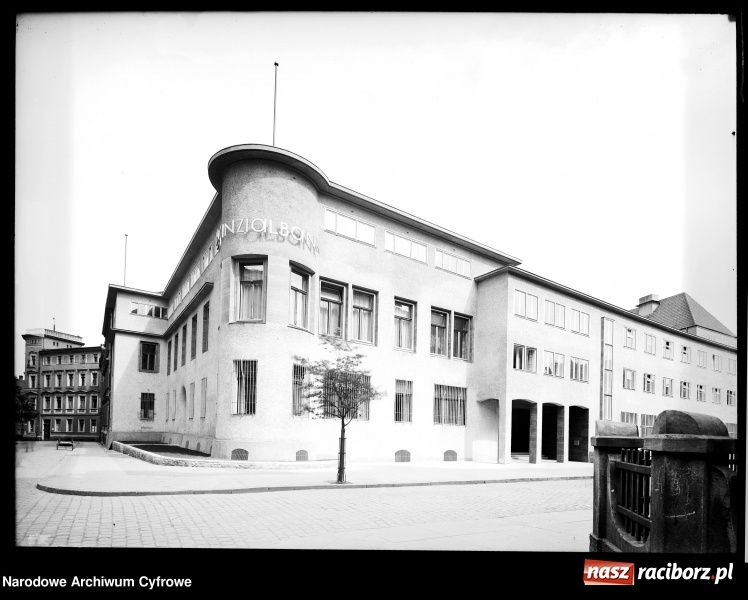 Zdjęcie w galerii na portalu naszraciborz.pl: Okolice starego szpitala na archiwalnej fotografii wiadomości z regionu