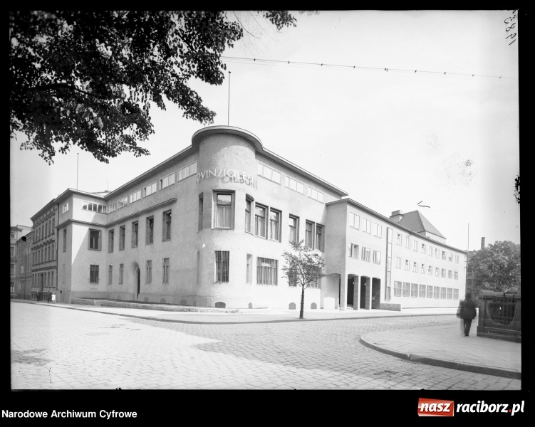 Zdjęcie w galerii na portalu naszraciborz.pl: Okolice starego szpitala na archiwalnej fotografii wiadomości z regionu