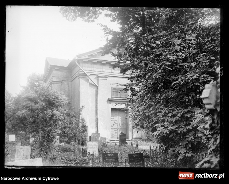 Zdjęcie w galerii na portalu naszraciborz.pl: Okolice starego szpitala na archiwalnej fotografii wiadomości z regionu