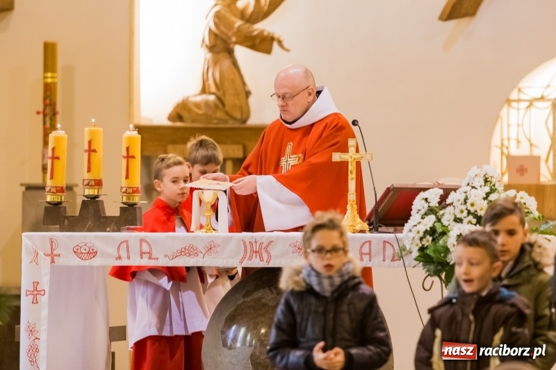 Zdjęcie w galerii na portalu naszraciborz.pl: Święto Szkoły w ZSP nr 3 na Płoni. Placówka ma nowy sztandar  wiadomości z regionu