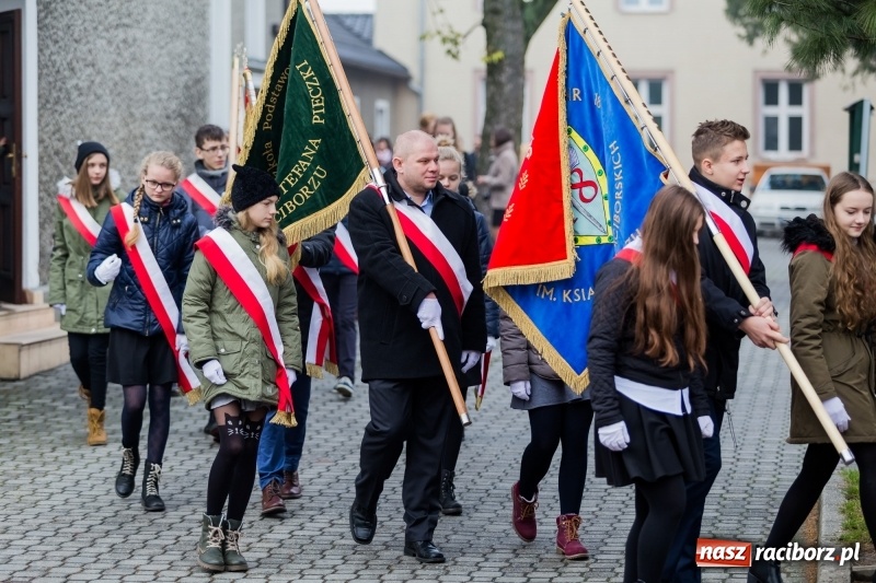 Zdjęcie w galerii na portalu naszraciborz.pl: Święto Szkoły w ZSP nr 3 na Płoni. Placówka ma nowy sztandar  wiadomości z regionu