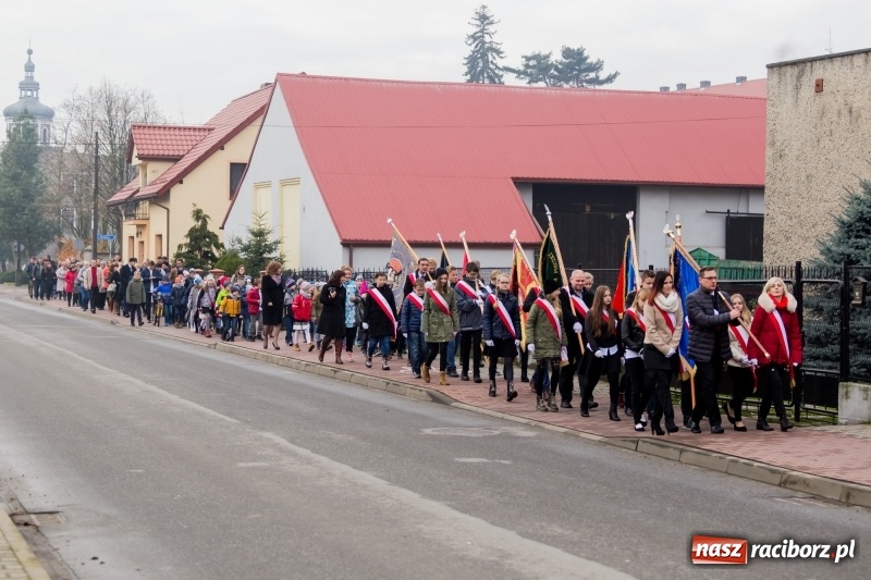 Zdjęcie w galerii na portalu naszraciborz.pl: Święto Szkoły w ZSP nr 3 na Płoni. Placówka ma nowy sztandar  wiadomości z regionu