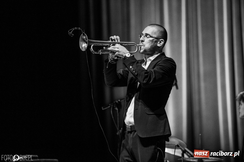 Zdjęcie w galerii na portalu naszraciborz.pl: Wojtek Mazolewski Quintet zagrał w Raciborzu wiadomości z regionu