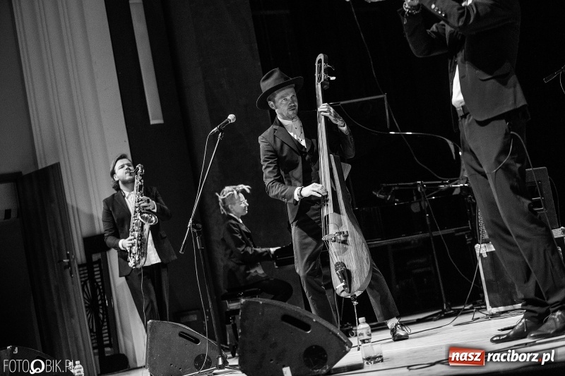 Zdjęcie w galerii na portalu naszraciborz.pl: Wojtek Mazolewski Quintet zagrał w Raciborzu wiadomości z regionu