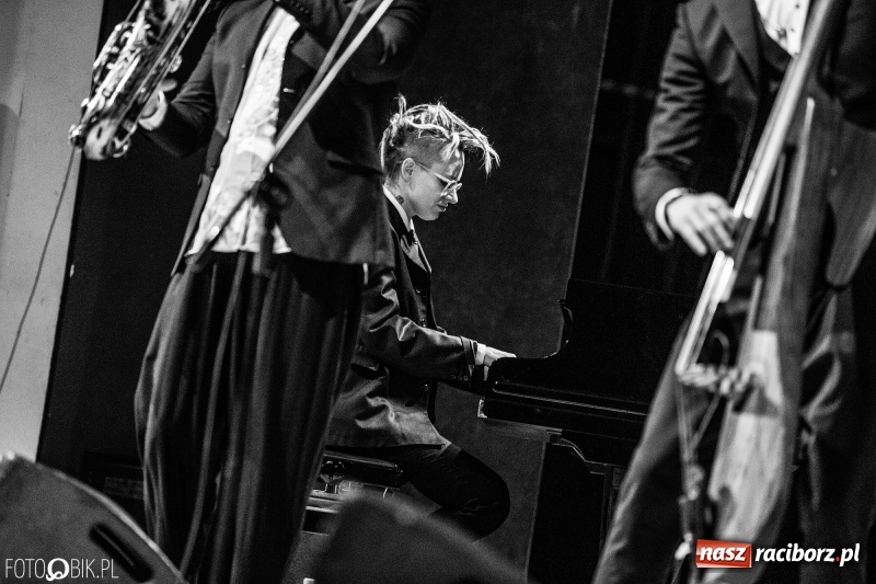 Zdjęcie w galerii na portalu naszraciborz.pl: Wojtek Mazolewski Quintet zagrał w Raciborzu wiadomości z regionu