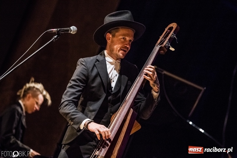 Zdjęcie w galerii na portalu naszraciborz.pl: Wojtek Mazolewski Quintet zagrał w Raciborzu wiadomości z regionu