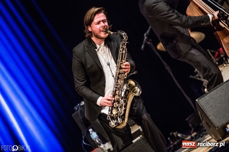 Zdjęcie w galerii na portalu naszraciborz.pl: Wojtek Mazolewski Quintet zagrał w Raciborzu wiadomości z regionu