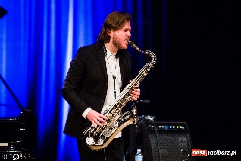 Zdjęcie w galerii na portalu naszraciborz.pl: Wojtek Mazolewski Quintet zagrał w Raciborzu wiadomości z regionu
