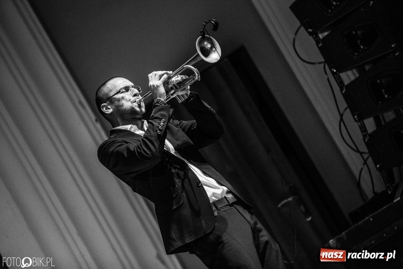 Zdjęcie w galerii na portalu naszraciborz.pl: Wojtek Mazolewski Quintet zagrał w Raciborzu wiadomości z regionu