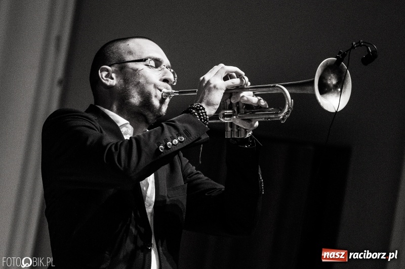 Zdjęcie w galerii na portalu naszraciborz.pl: Wojtek Mazolewski Quintet zagrał w Raciborzu wiadomości z regionu