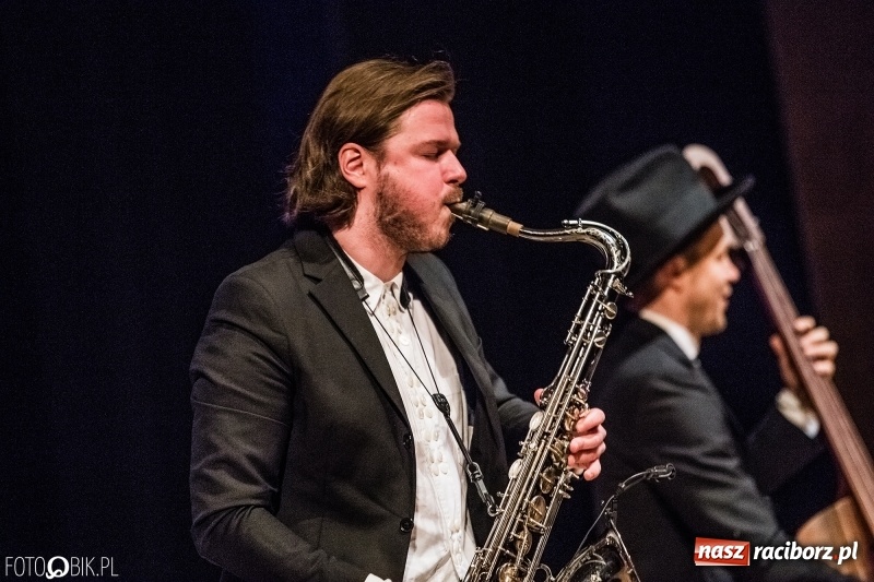 Zdjęcie w galerii na portalu naszraciborz.pl: Wojtek Mazolewski Quintet zagrał w Raciborzu wiadomości z regionu