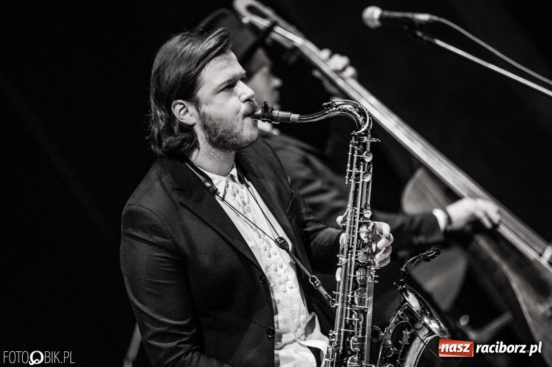 Zdjęcie w galerii na portalu naszraciborz.pl: Wojtek Mazolewski Quintet zagrał w Raciborzu wiadomości z regionu