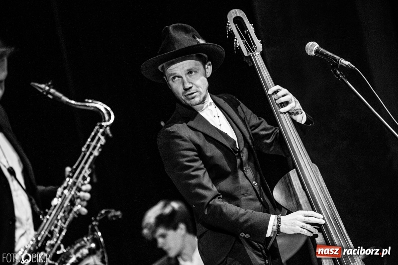 Zdjęcie w galerii na portalu naszraciborz.pl: Wojtek Mazolewski Quintet zagrał w Raciborzu wiadomości z regionu