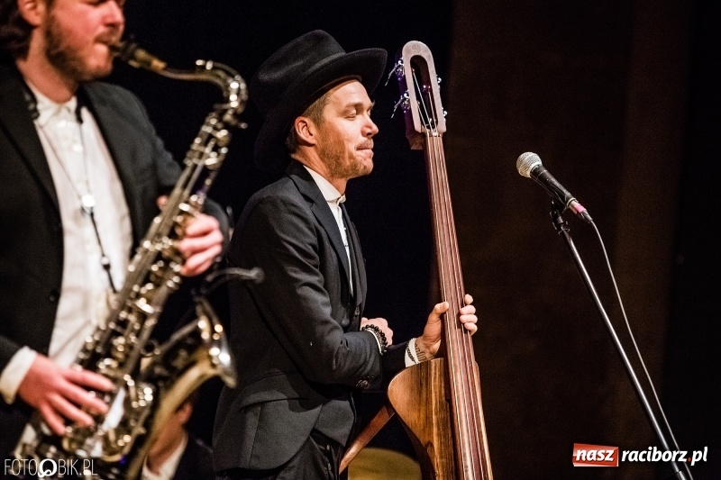 Zdjęcie w galerii na portalu naszraciborz.pl: Wojtek Mazolewski Quintet zagrał w Raciborzu wiadomości z regionu
