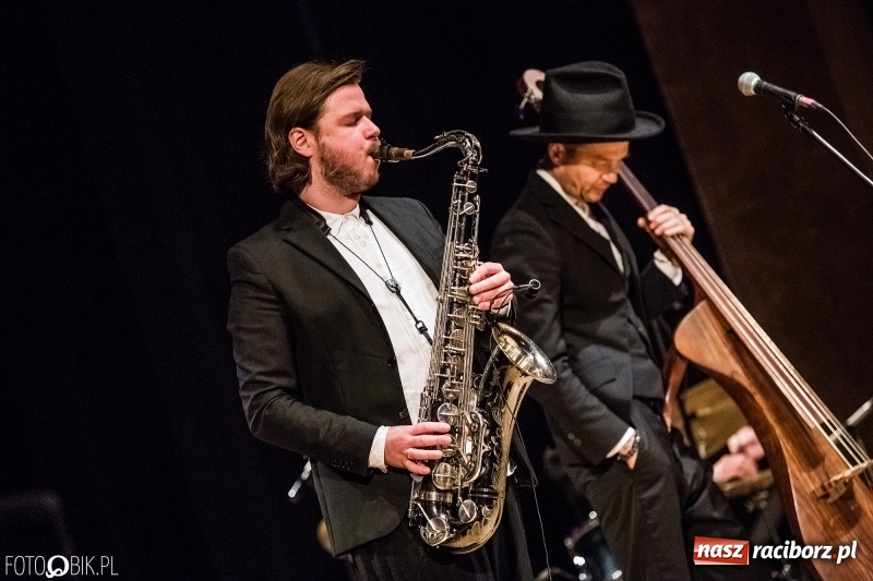 Zdjęcie w galerii na portalu naszraciborz.pl: Wojtek Mazolewski Quintet zagrał w Raciborzu wiadomości z regionu