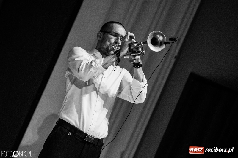 Zdjęcie w galerii na portalu naszraciborz.pl: Wojtek Mazolewski Quintet zagrał w Raciborzu wiadomości z regionu