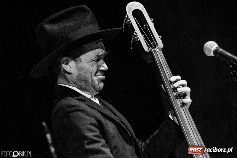 Zdjęcie w galerii na portalu naszraciborz.pl: Wojtek Mazolewski Quintet zagrał w Raciborzu wiadomości z regionu