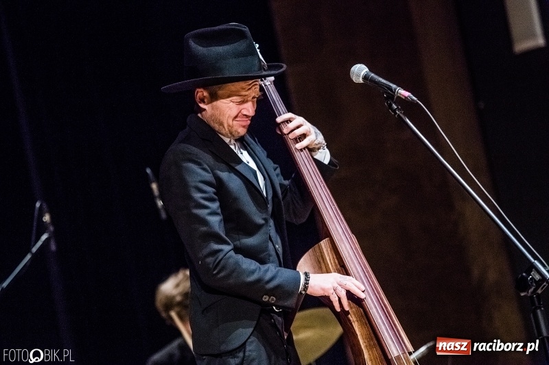 Zdjęcie w galerii na portalu naszraciborz.pl: Wojtek Mazolewski Quintet zagrał w Raciborzu wiadomości z regionu