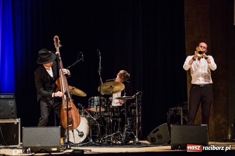 Zdjęcie w galerii na portalu naszraciborz.pl: Wojtek Mazolewski Quintet zagrał w Raciborzu wiadomości z regionu