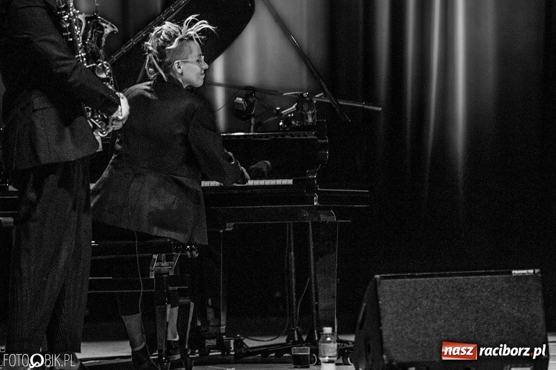 Zdjęcie w galerii na portalu naszraciborz.pl: Wojtek Mazolewski Quintet zagrał w Raciborzu wiadomości z regionu