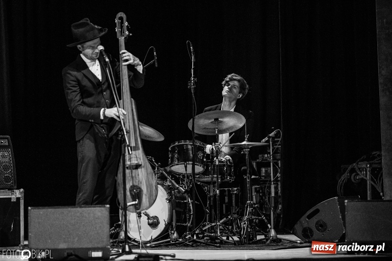 Zdjęcie w galerii na portalu naszraciborz.pl: Wojtek Mazolewski Quintet zagrał w Raciborzu wiadomości z regionu