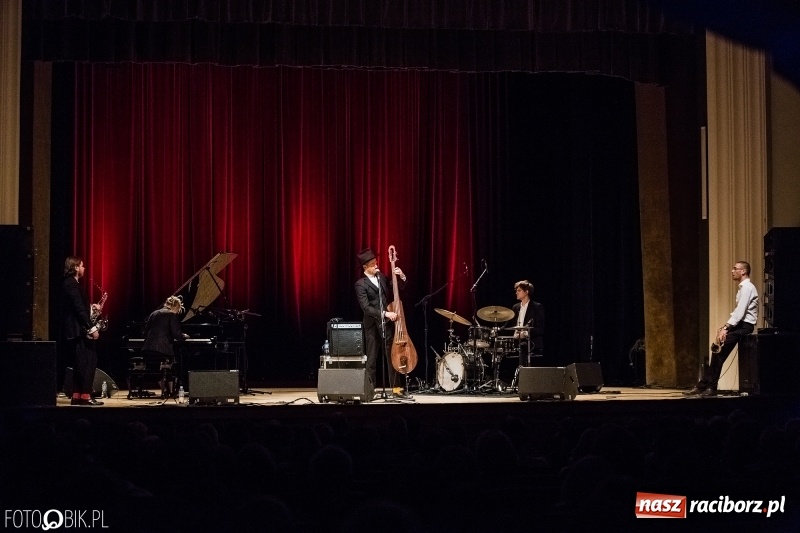 Zdjęcie w galerii na portalu naszraciborz.pl: Wojtek Mazolewski Quintet zagrał w Raciborzu wiadomości z regionu