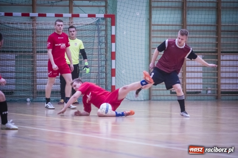 Zdjęcie w galerii na portalu naszraciborz.pl: Wygrana Willi Wiktorii Brenna i remis w trzeciej lidze, czyli sobota z HLPN wiadomości z regionu