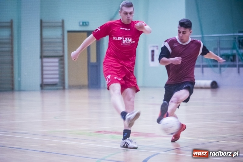 Zdjęcie w galerii na portalu naszraciborz.pl: Wygrana Willi Wiktorii Brenna i remis w trzeciej lidze, czyli sobota z HLPN wiadomości z regionu