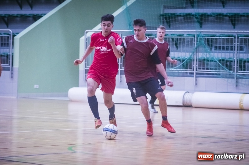 Zdjęcie w galerii na portalu naszraciborz.pl: Wygrana Willi Wiktorii Brenna i remis w trzeciej lidze, czyli sobota z HLPN wiadomości z regionu