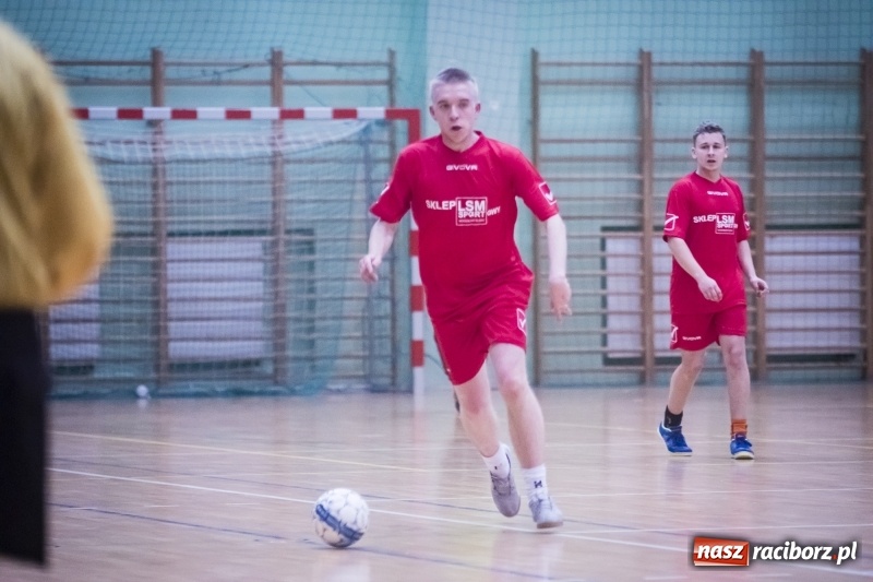 Zdjęcie w galerii na portalu naszraciborz.pl: Wygrana Willi Wiktorii Brenna i remis w trzeciej lidze, czyli sobota z HLPN wiadomości z regionu