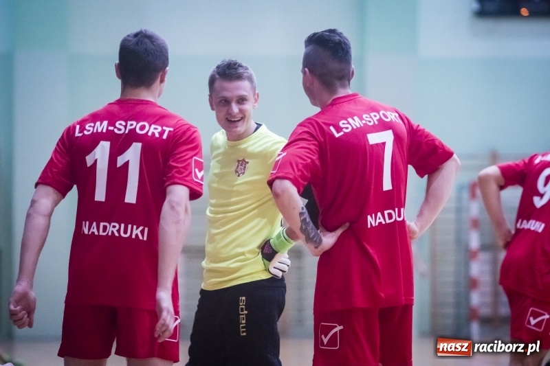 Zdjęcie w galerii na portalu naszraciborz.pl: Wygrana Willi Wiktorii Brenna i remis w trzeciej lidze, czyli sobota z HLPN wiadomości z regionu