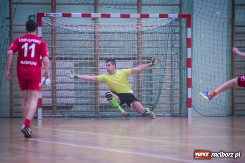 Zdjęcie w galerii na portalu naszraciborz.pl: Wygrana Willi Wiktorii Brenna i remis w trzeciej lidze, czyli sobota z HLPN wiadomości z regionu