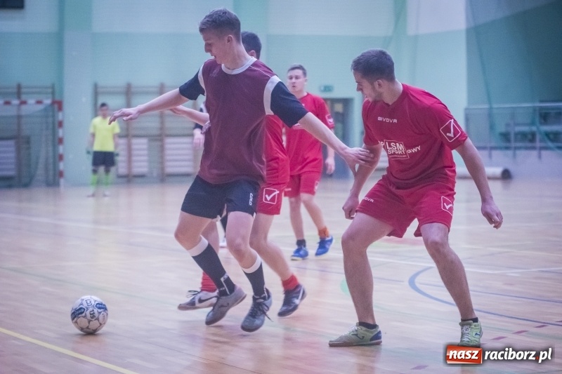 Zdjęcie w galerii na portalu naszraciborz.pl: Wygrana Willi Wiktorii Brenna i remis w trzeciej lidze, czyli sobota z HLPN wiadomości z regionu