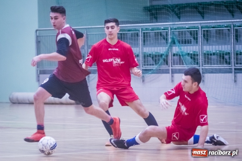 Zdjęcie w galerii na portalu naszraciborz.pl: Wygrana Willi Wiktorii Brenna i remis w trzeciej lidze, czyli sobota z HLPN wiadomości z regionu