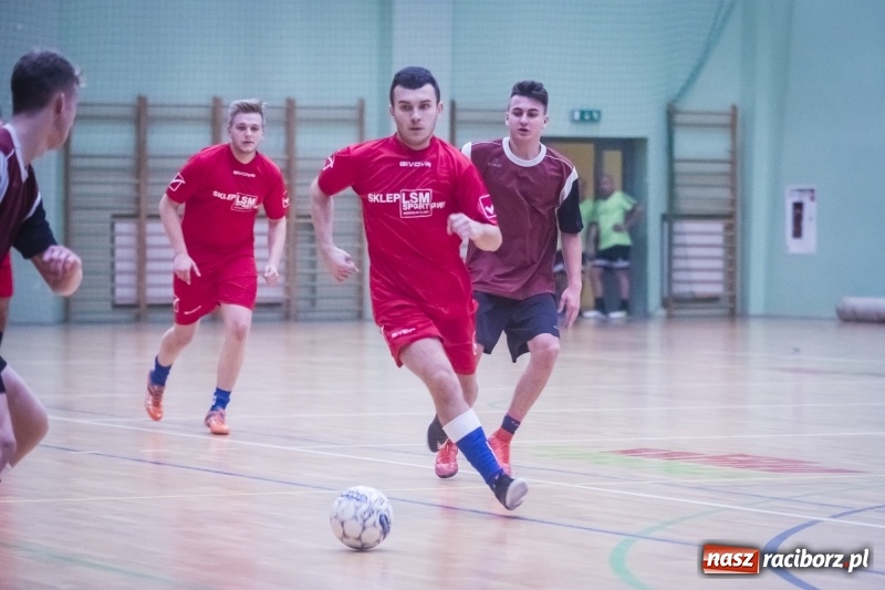 Zdjęcie w galerii na portalu naszraciborz.pl: Wygrana Willi Wiktorii Brenna i remis w trzeciej lidze, czyli sobota z HLPN wiadomości z regionu