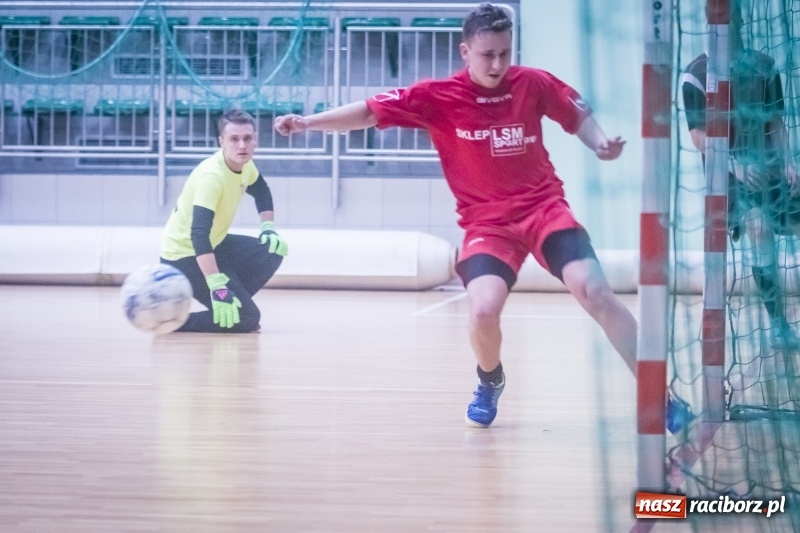 Zdjęcie w galerii na portalu naszraciborz.pl: Wygrana Willi Wiktorii Brenna i remis w trzeciej lidze, czyli sobota z HLPN wiadomości z regionu