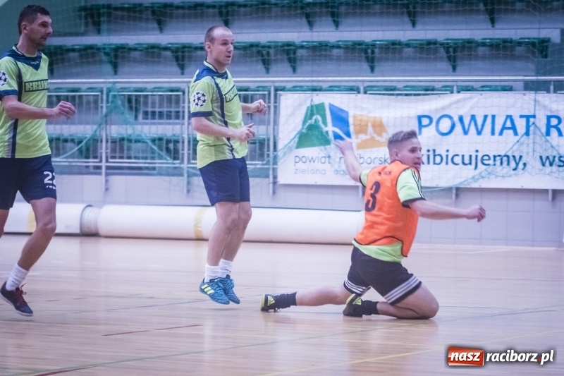 Zdjęcie w galerii na portalu naszraciborz.pl: Wygrana Willi Wiktorii Brenna i remis w trzeciej lidze, czyli sobota z HLPN wiadomości z regionu