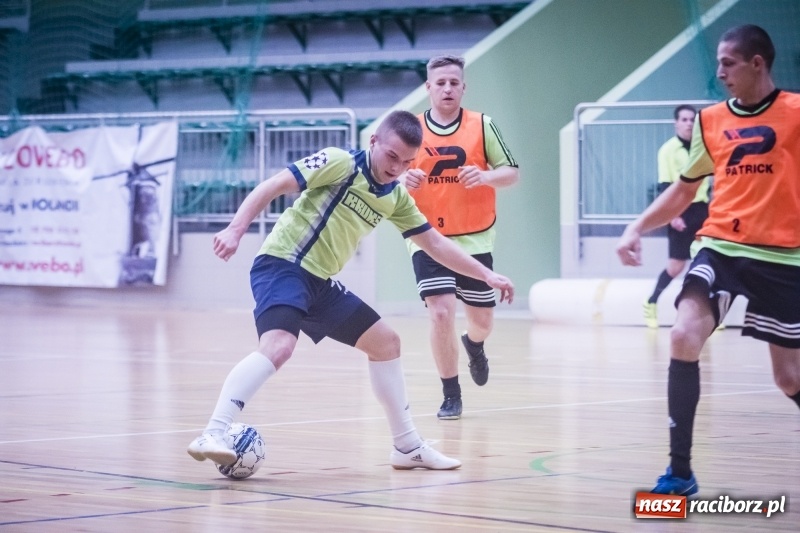 Zdjęcie w galerii na portalu naszraciborz.pl: Wygrana Willi Wiktorii Brenna i remis w trzeciej lidze, czyli sobota z HLPN wiadomości z regionu