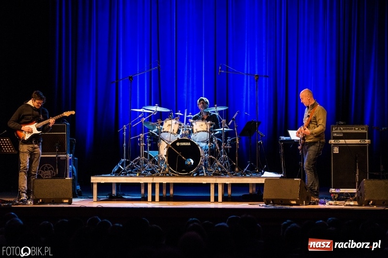 Zdjęcie w galerii na portalu naszraciborz.pl: Koncert Manu Katché Trio w ramach Palm Jazz Days Festival wiadomości z regionu