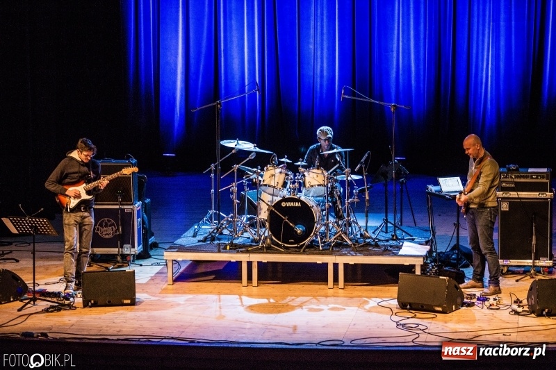 Zdjęcie w galerii na portalu naszraciborz.pl: Koncert Manu Katché Trio w ramach Palm Jazz Days Festival wiadomości z regionu