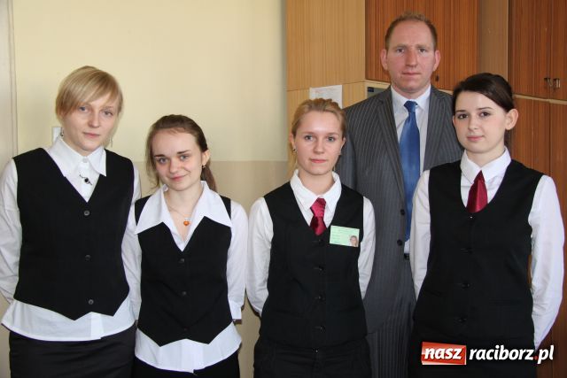 Zdjęcie w galerii na portalu naszraciborz.pl: Przyszłość wiążą z hotelarstwem wiadomości z regionu