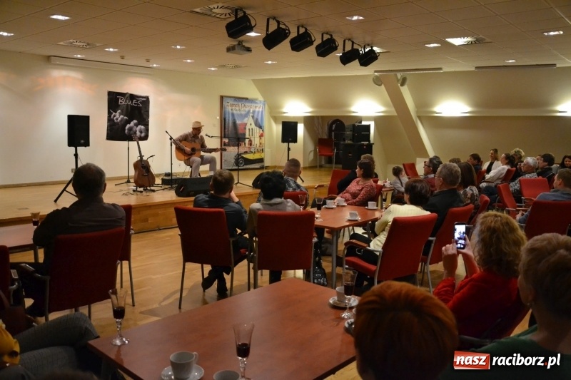 Zdjęcie w galerii na portalu naszraciborz.pl: Guitar Mark - koncert bluesa z elementami edukacyjnymi za nami  wiadomości z regionu