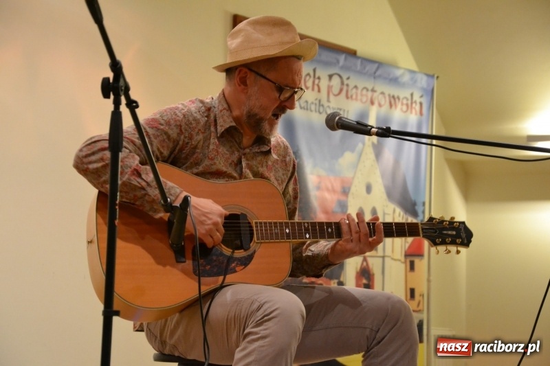 Zdjęcie w galerii na portalu naszraciborz.pl: Guitar Mark - koncert bluesa z elementami edukacyjnymi za nami  wiadomości z regionu