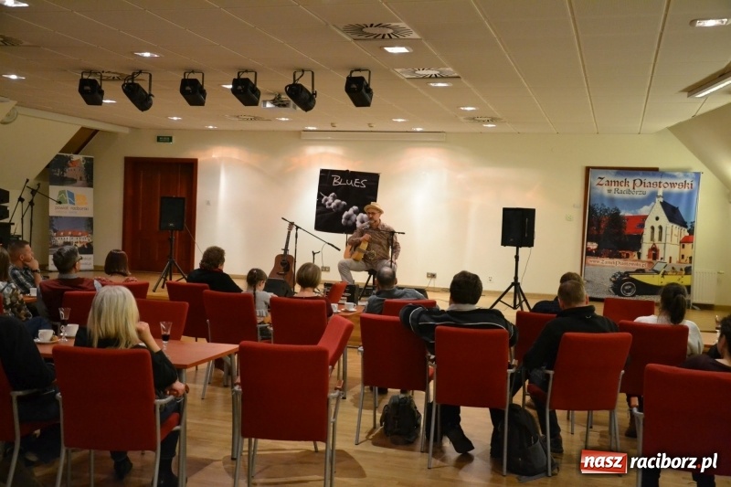 Zdjęcie w galerii na portalu naszraciborz.pl: Guitar Mark - koncert bluesa z elementami edukacyjnymi za nami  wiadomości z regionu