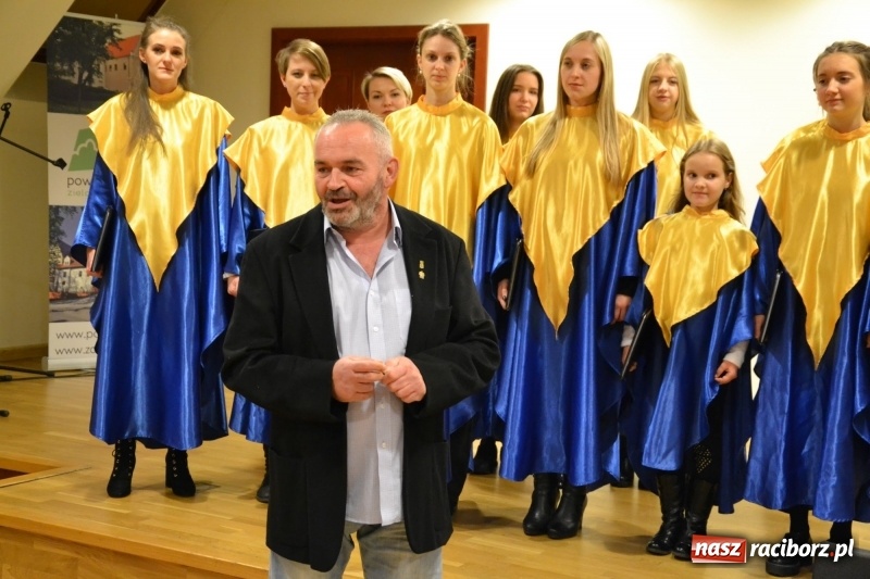 Zdjęcie w galerii na portalu naszraciborz.pl: Młodzieżowy chór Bel Canto zaśpiewał na Zamku Piastowskim wiadomości z regionu