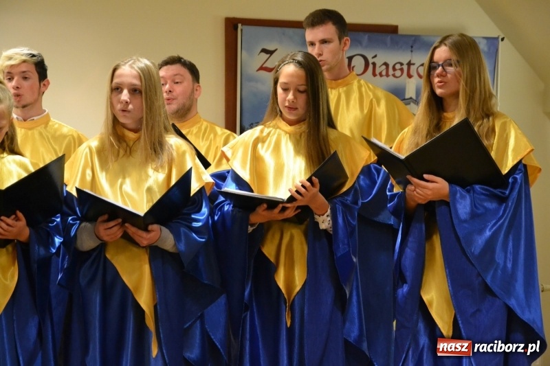 Zdjęcie w galerii na portalu naszraciborz.pl: Młodzieżowy chór Bel Canto zaśpiewał na Zamku Piastowskim wiadomości z regionu